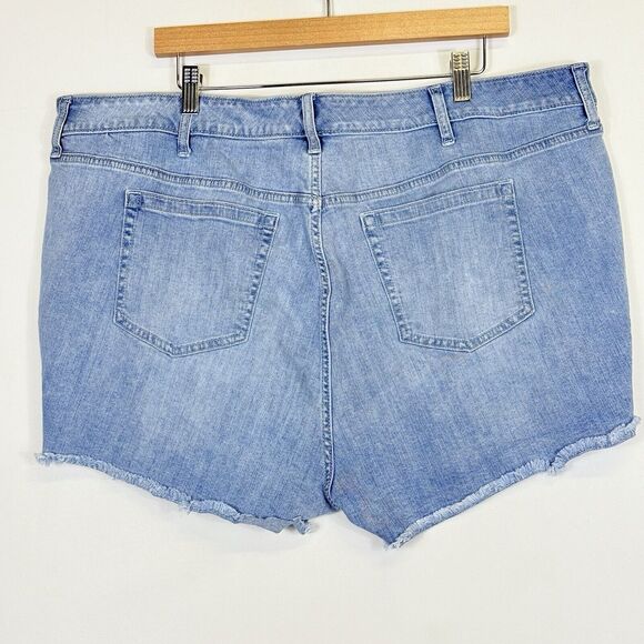 Torrid Light Wash Cropped Cut Off Frayed‎ Hem Denim Jean Shorts Women's 24 Plus - Picture 4 of 6